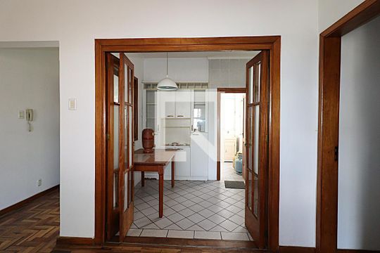 Cozinha de apartamento para alugar com 2 quartos, 78m² em Auxiliadora, Porto Alegre
