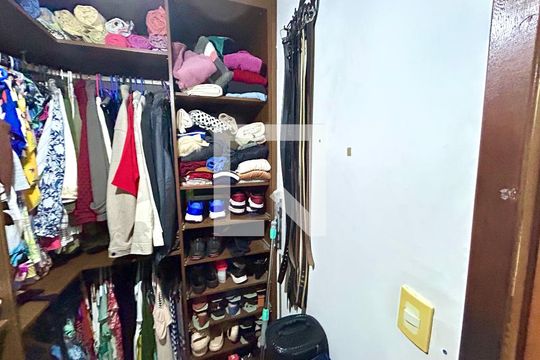 Closet da suíte de casa à venda com 5 quartos, 202m² em Vila Itapegica, Guarulhos
