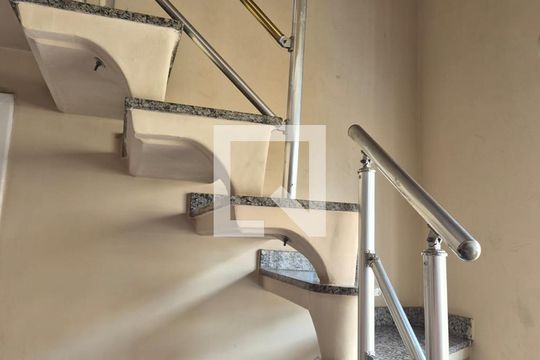 escada de apartamento à venda com 4 quartos, 95m² em Itaquera, São Paulo
