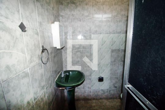 Banheiro social de casa à venda com 1 quarto, 220m² em Vicente de Carvalho, Rio de Janeiro
