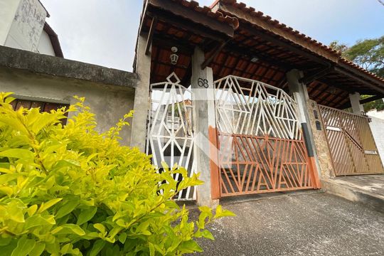 Fachada de casa para alugar com 3 quartos, 200m² em Quinta dos Angicos, Cotia