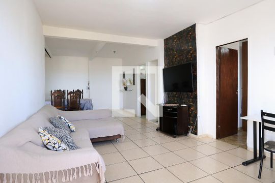 Sala de casa à venda com 3 quartos, 110m² em São Lucas, Belo Horizonte