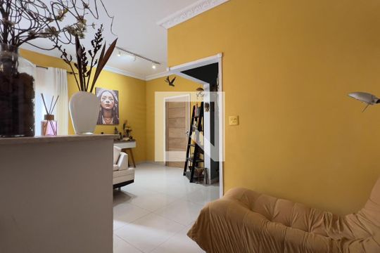 Sala de Estar de casa à venda com 3 quartos, 200m² em Vila Pedro Moreira, Guarulhos