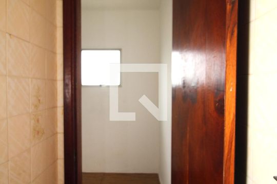 Banheiro de serviço de apartamento para alugar com 2 quartos, 100m² em Irajá, Rio de Janeiro