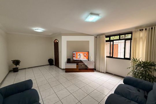 Casa para alugar com 3 quartos, 360m² em Alto Caiçaras, Belo Horizonte