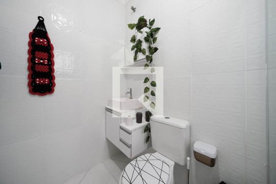 Banheiro de casa de condomínio à venda com 2 quartos, 71m² em Vila Buenos Aires, São Paulo