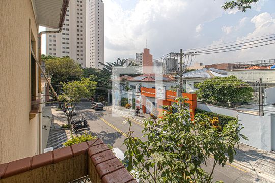 sacada_1 de casa à venda com 4 quartos, 100m² em Cambuci, São Paulo
