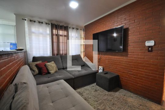 Sala de TV de casa à venda com 5 quartos, 300m² em Vila Nivi, São Paulo