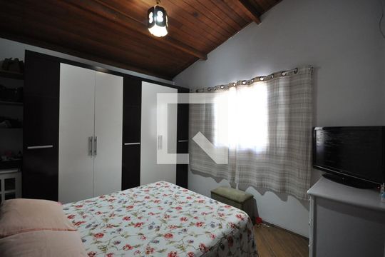 Suíte 1 de casa à venda com 5 quartos, 300m² em Vila Nivi, São Paulo
