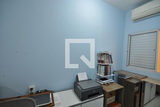 Closet de casa para alugar com 4 quartos, 150m² em Vila Gustavo, São Paulo