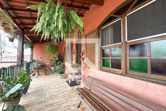 Casa à venda com 5 quartos, 266m² em Parque Recreio, Belo Horizonte