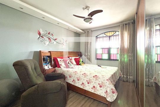 Casa à venda com 5 quartos, 266m² em Parque Recreio, Belo Horizonte