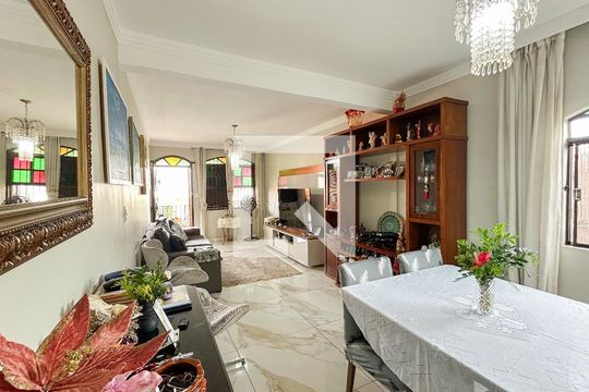 Casa à venda com 5 quartos, 266m² em Parque Recreio, Belo Horizonte