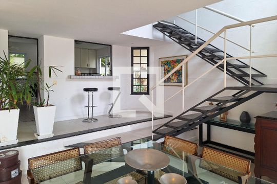 Sala de casa de condomínio à venda com 4 quartos, 300m² em Badu, Niterói