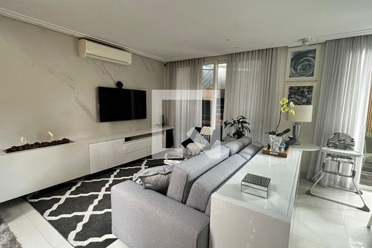 Sala de casa de condomínio à venda com 4 quartos, 329m² em Jardim Cordeiro, São Paulo