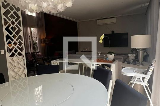 Sala de casa de condomínio à venda com 4 quartos, 329m² em Jardim Cordeiro, São Paulo