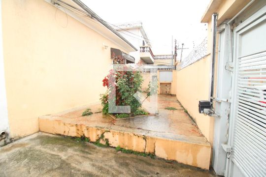Quintal de casa para alugar com 2 quartos, 76m² em Chora Menino, São Paulo