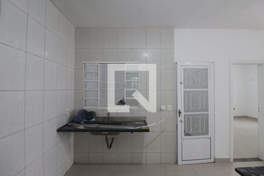 Cozinha de casa à venda com 1 quarto, 70m² em Santa Terezinha, Belo Horizonte