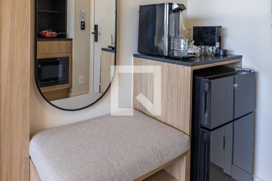 Cozinha de kitnet/studio para alugar com 1 quarto, 24m² em Vila Nova Conceição, São Paulo