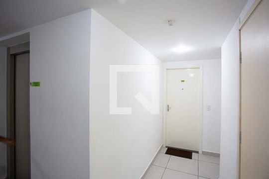 Hall de entrada de apartamento à venda com 2 quartos, 44m² em Canhema, Diadema