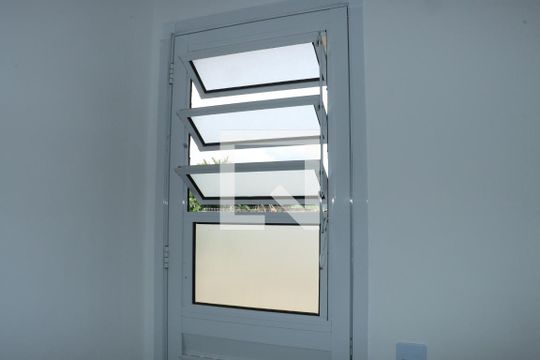 Apartamento para alugar com 2 quartos, 60m² em Jardim Belizário, Cotia