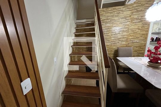 Escada de casa à venda com 2 quartos, 124m² em Cachambi, Rio de Janeiro