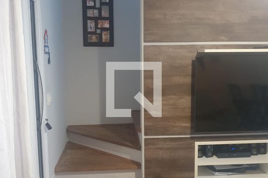 Sala de casa de condomínio para alugar com 3 quartos, 115m² em Jardim Petropolis, Cotia