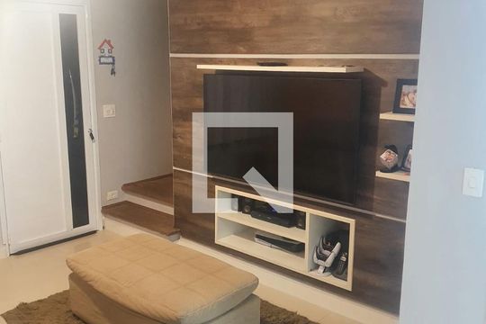 Sala de casa de condomínio para alugar com 3 quartos, 115m² em Jardim Petropolis, Cotia