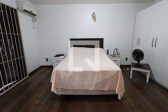 Suíte de casa à venda com 3 quartos, 262m² em Auxiliadora, Porto Alegre