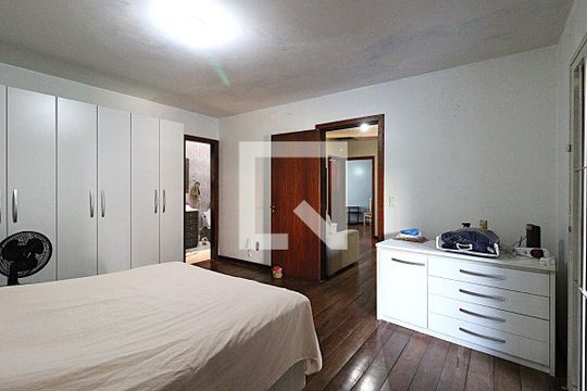 Suíte de casa à venda com 3 quartos, 262m² em Auxiliadora, Porto Alegre