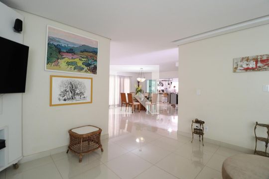 Sala de casa para alugar com 3 quartos, 390m² em Jardim Karaíba, Uberlândia