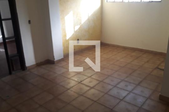 Casa para alugar com 2 quartos, 300m² em Centro, Mogi das Cruzes