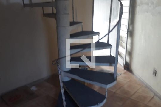 Casa para alugar com 2 quartos, 300m² em Centro, Mogi das Cruzes