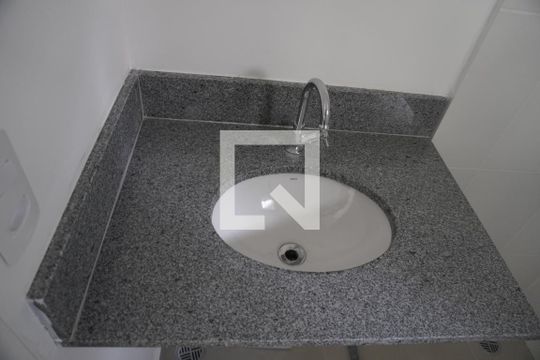 Banheiro - Pia de kitnet/studio para alugar com 1 quarto, 24m² em Campos Elíseos, São Paulo