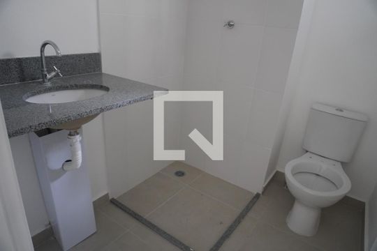 Banheiro de kitnet/studio para alugar com 1 quarto, 24m² em Campos Elíseos, São Paulo