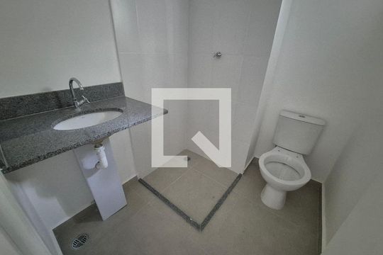 Banheiro de kitnet/studio para alugar com 1 quarto, 24m² em Campos Elíseos, São Paulo