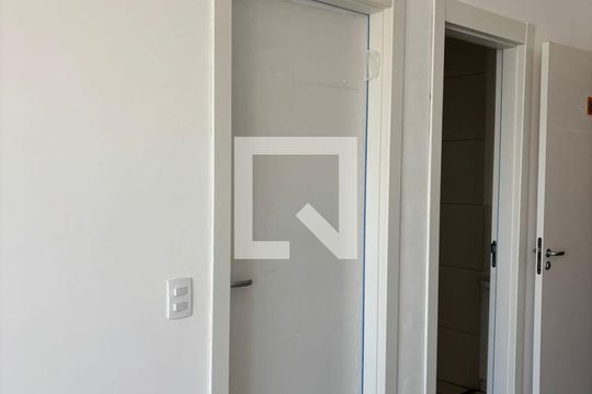 Sala de apartamento à venda com 2 quartos, 38m² em Bonsucesso, Rio de Janeiro
