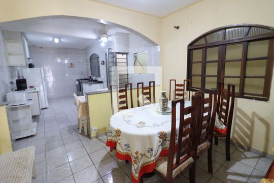 Cozinha de casa à venda com 4 quartos, 211m² em Jardim Dayaquinha, Osasco