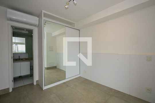Quarto de apartamento à venda com 1 quarto, 40m² em Panamby, São Paulo