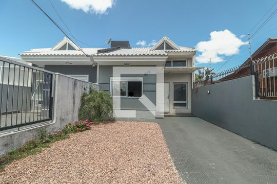 Fachada de casa à venda com 2 quartos, 84m² em Sarandi, Porto Alegre