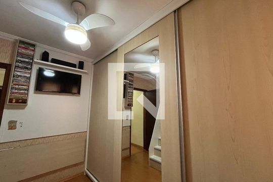 Quarto 1 de casa à venda com 2 quartos, 66m² em Vila Carmosina, São Paulo