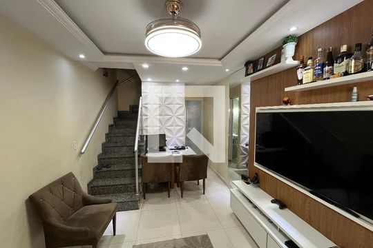 Sala  de casa à venda com 2 quartos, 66m² em Vila Carmosina, São Paulo