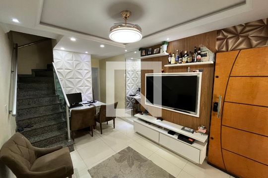 Casa à venda com 2 quartos, 66m² em Vila Carmosina, São Paulo