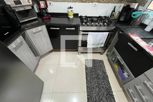 Cozinha de casa à venda com 2 quartos, 66m² em Vila Carmosina, São Paulo
