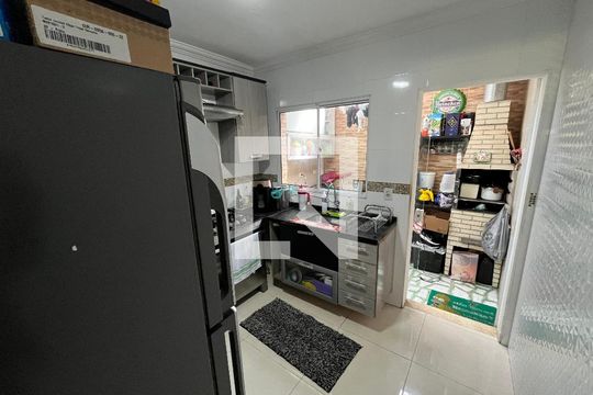 Cozinha de casa à venda com 2 quartos, 66m² em Vila Carmosina, São Paulo