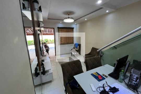 Sala  de casa à venda com 2 quartos, 66m² em Vila Carmosina, São Paulo