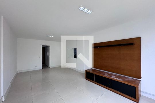 Sala de casa de condomínio à venda com 3 quartos, 480m² em Recreio dos Bandeirantes, Rio de Janeiro