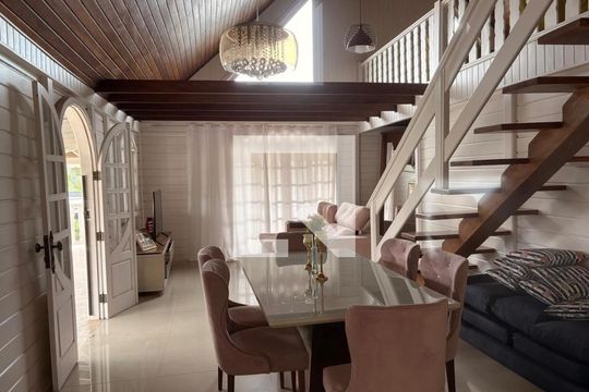 Sala de casa de condomínio para alugar com 3 quartos, 790m² em Cidade Paquelandia, Itaquaquecetuba