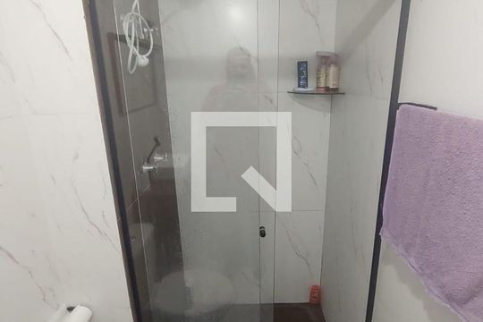 Banheiro de apartamento à venda com 2 quartos, 41m² em Vila Sabrina, São Paulo