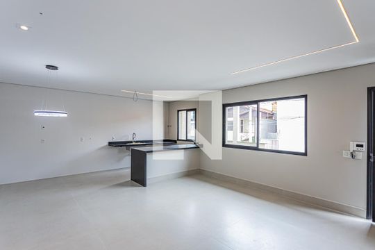 Sala e cozinha de casa à venda com 3 quartos, 200m² em Parque Sao Domingos, São Paulo